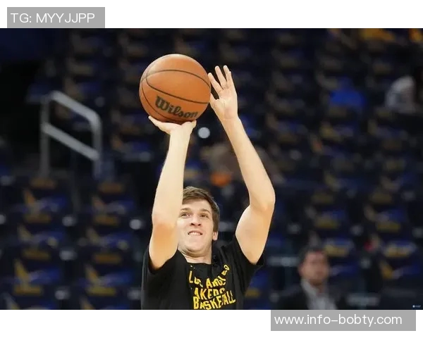 湖人是否该在里夫斯身价高峰时交易他火箭等球队或成最佳选择