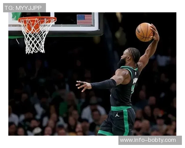 杰伦布朗半场表现出色16投7中贡献16分5篮板3助攻正负值高达22