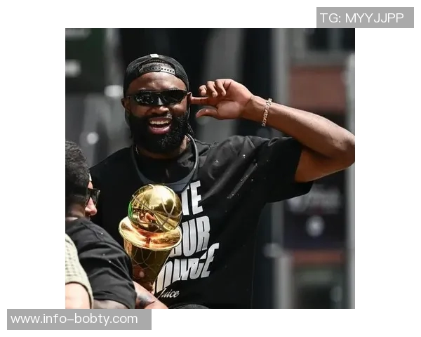 杰伦布朗直播中打电话给詹姆斯探讨植发的可能性与想法