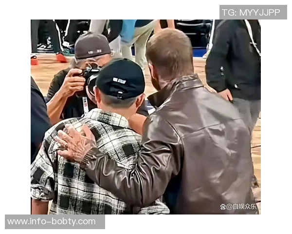 马云成龙贝克汉姆同框共赏NBA中国赛精彩瞬间