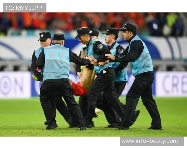 克瓦拉茨赫利亚训练受伤缺席合练球迷期待他早日回归赛场