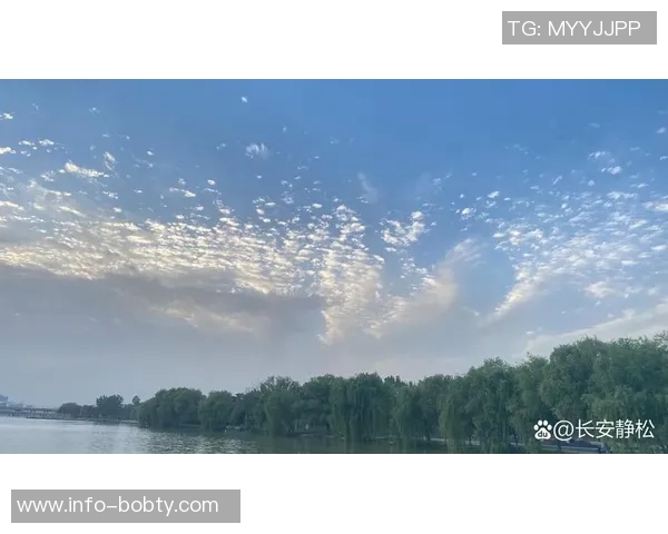 早晨的第一缕阳光照亮未来希望黑暗即将消散迎接崭新篇章